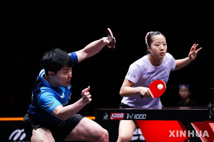 [홍콩=신화/뉴시스]월드테이블테니스(WTT) 홍콩 파이널스 2025에 출전한 임종훈-신유빈 조. 2025.12.10.