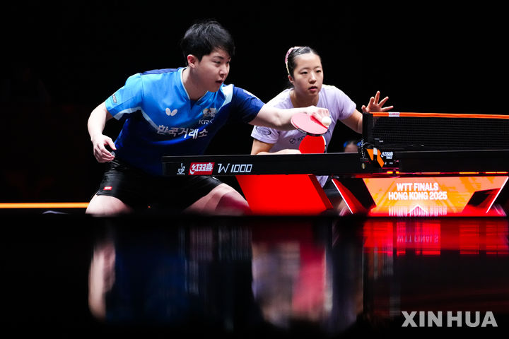 [홍콩=신화/뉴시스]월드테이블테니스(WTT) 홍콩 파이널스 2025에 출전한 임종훈-신유빈 조. 2025.12.10.