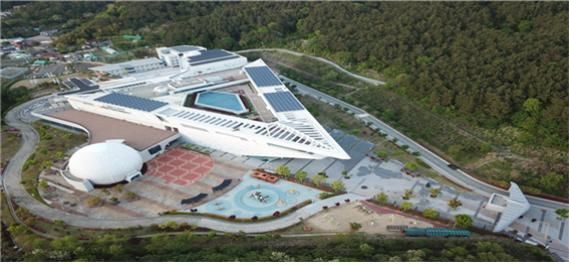 [부산=뉴시스] 11일로 개관 10주년을 맞은 국립부산과학관의 항공사진(사진=부산시 제공) 2025.12.11. photo@newsis.com *재판매 및 DB 금지