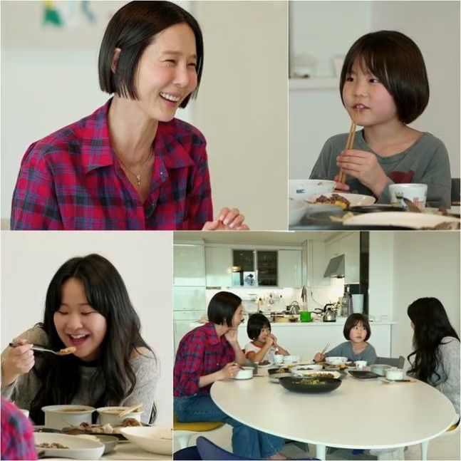 [서울=뉴시스] 11일 오후 방송되는 MBN 예능 프로그램 '퍼즐트립' 3부에서는 김나영이 해외 입양인 케이티를 자신의 집으로 초대하는 모습이 그려진다. (사진=KBS 제공) 2025.12.11. photo@newsis.com   *재판매 및 DB 금지