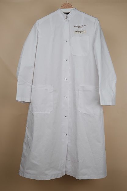 [서울=뉴시스] 파독 간호사 의료기구 일괄 중 간호사복 (사진=국가유산청 제공) 2025.12.11. photo@newsis.com *재판매 및 DB 금지