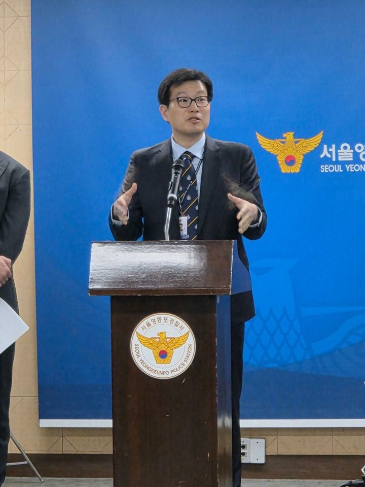 [서울=뉴시스] 이지영 기자 = 서울 영등포경찰서는 대부업법, 채권추심법, 이자제한법 위반 혐의 등으로 불법 대부조직 피의자 12명을 검거, 그중 영업팀장 등 4명을 구속하고 총책 등 8명을 불구속했다고 11일 밝혔다. 2025.12.11 *재판매 및 DB 금지