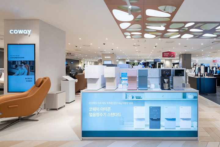 [서울=뉴시스]코웨이, '코웨이 갤러리' 롯데백화점 강남점 오픈.(사진=코웨이 제공) 2025.12.11. photo@newsis.com *재판매 및 DB 금지
