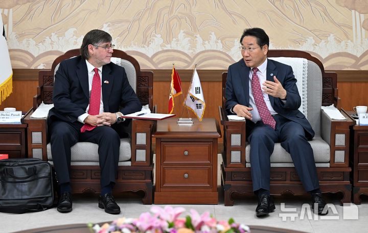 인천시장 만난 주한 페루대사, '경제·문화교류 확대' 논의