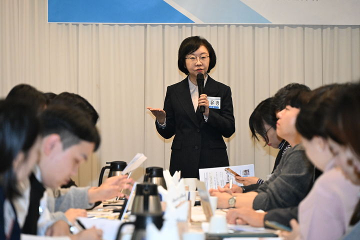 "타이레놀 품귀때 협조받아"...성분명 처방 답한 식약처장 - 뉴스 썸네일 이미지