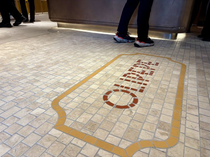 [서울=뉴시스] 한이재 기자 = 11일 찾은 올리페페 광화문점 입구에 조약돌(페블) 형태 바닥이 보이고 있다. 2025.12.11. nowone@newsis.com *재판매 및 DB 금지