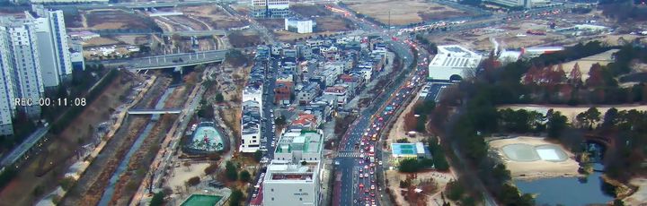 [수원=뉴시스] 경기 화성시 오산동 왕산들교차로 신호체계 변경 후 교통 흐름 모습. (사진=경기남부경찰청 제공) 2025.12.11. photo@newsis.com  *재판매 및 DB 금지