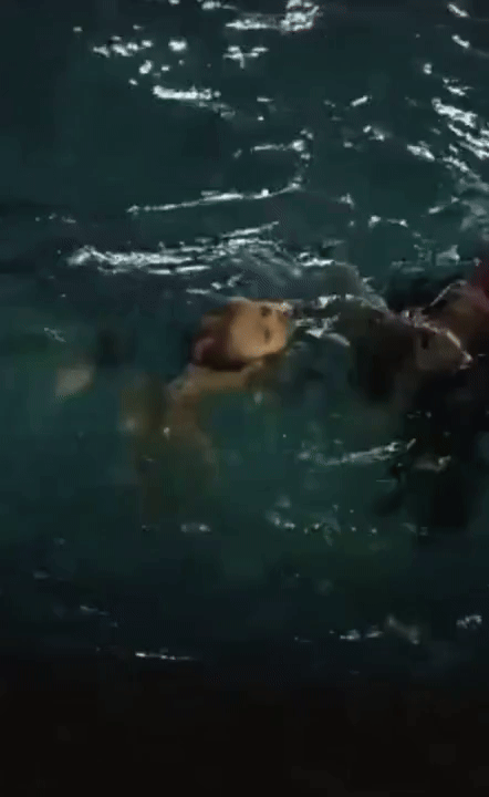 [뉴시스] 베다 파레시 사르파레(1)가 헤엄치는 모습. (영상='veda_sarfare_official' 인스타그램 캡처) *재판매 및 DB 금지