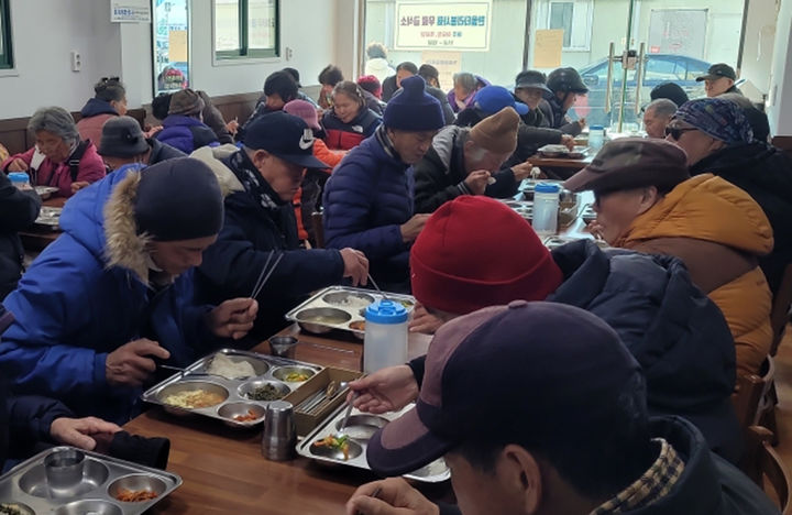 [진주=뉴시스]진주시, 무료급식소.(사진-진주시 제공).2025.12.11.photo@newsis.com *재판매 및 DB 금지