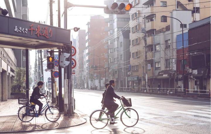 [서울=뉴시스]일본 경찰이 음주 상태에서 자전거를 타다 적발된 약 900명의 자전거 운전자들의 자동차 운전면허를 정지시켰다고 BBC가 11일 일본 언론 보도를 인용해 전했다. <사진 출처 : 도쿄 위켄더> 2025.12.11.
