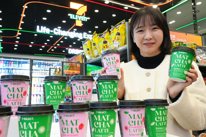 [서울=뉴시스] 세븐셀렉트 말차라떼 2종.(사진=세븐일레븐 제공) *재판매 및 DB 금지
