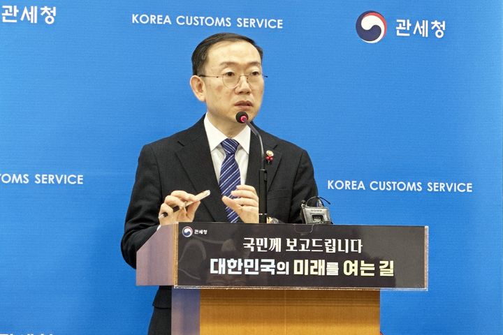 [대전=뉴시스] 이명구 관세청장이 11일 정부대전청사 브리핑룸에서 2026년 중점 추진과제에 대해 설명하고 있다. kys0505@newsis.com *재판매 및 DB 금지