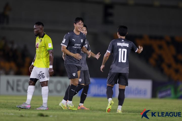 [서울=뉴시스] 프로축구 K리그1 포항스틸러스의 안재준. (사진=한국프로축구연맹 제공) *재판매 및 DB 금지