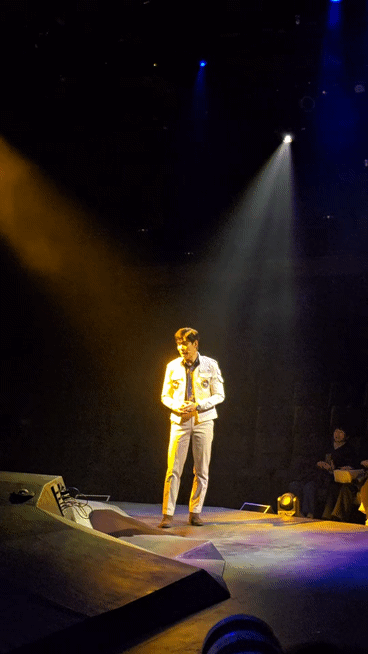 유준상은 90분 내내 무대의 중력을 홀로 견디며, 하나의 인물 이상의 존재—하나의 ‘장(場)’을 완성한다. 사진은 공연 종료 후 관객을 위해 약 5분간 재연된 포토 무대 장면이다. *재판매 및 DB 금지 *재판매 및 DB 금지