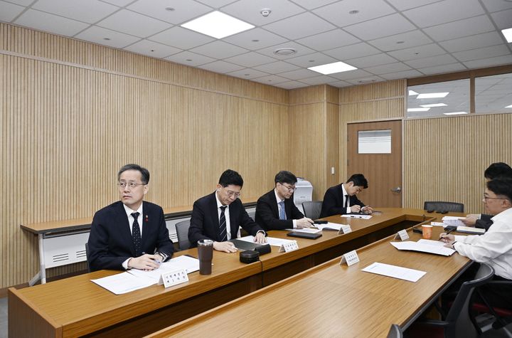 [서울=뉴시스] 이형일 기획재정부 차관이 11일 세종시 정부세종청사에서 화상으로 열린 '거시경제금융회의'에서 발언하고 있다. (사진=기획재정부 제공) 2025.12.11. photo@newsis.com *재판매 및 DB 금지