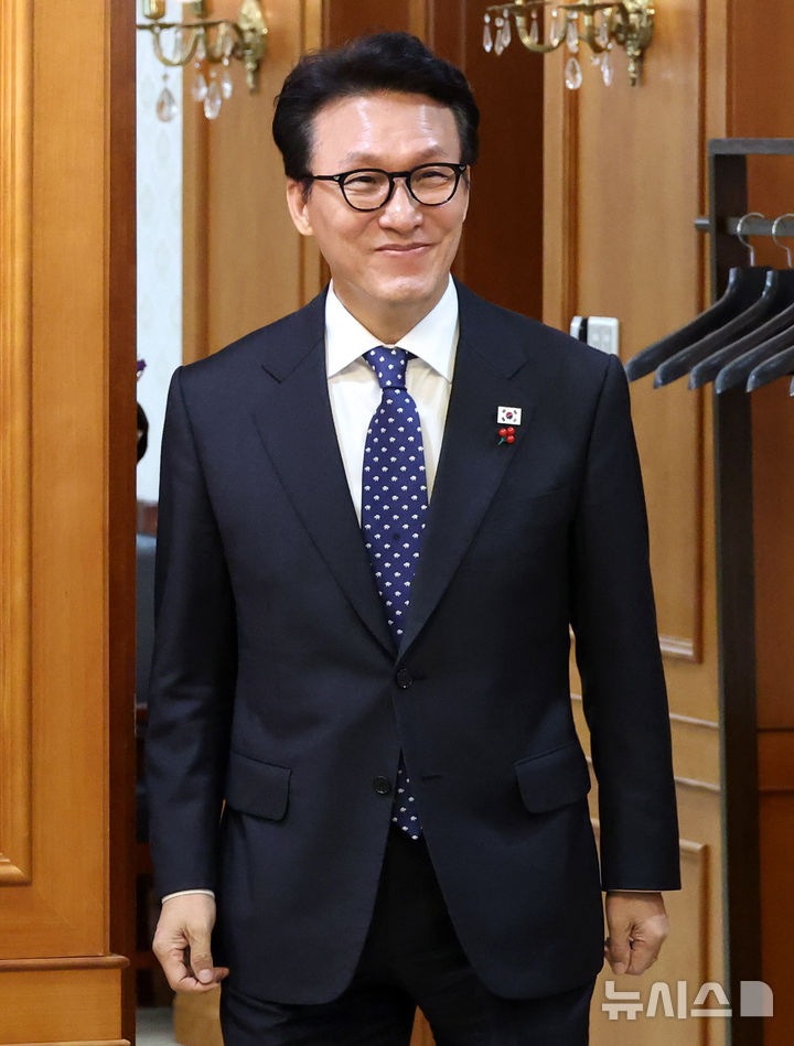 [서울=뉴시스] 추상철 기자 = 김민석 국무총리가 11일 오전 서울 종로구 정부서울청사에서 열린 의료혁신위원회 민간위원 위촉식에 참석하고 있다. 2025.12.11. scchoo@newsis.com