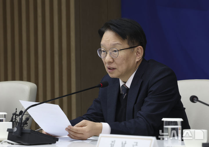 [서울=뉴시스] 김근수 기자 = 권칠승 더불어민주당 의원. 2025.12.11. ks@newsis.com