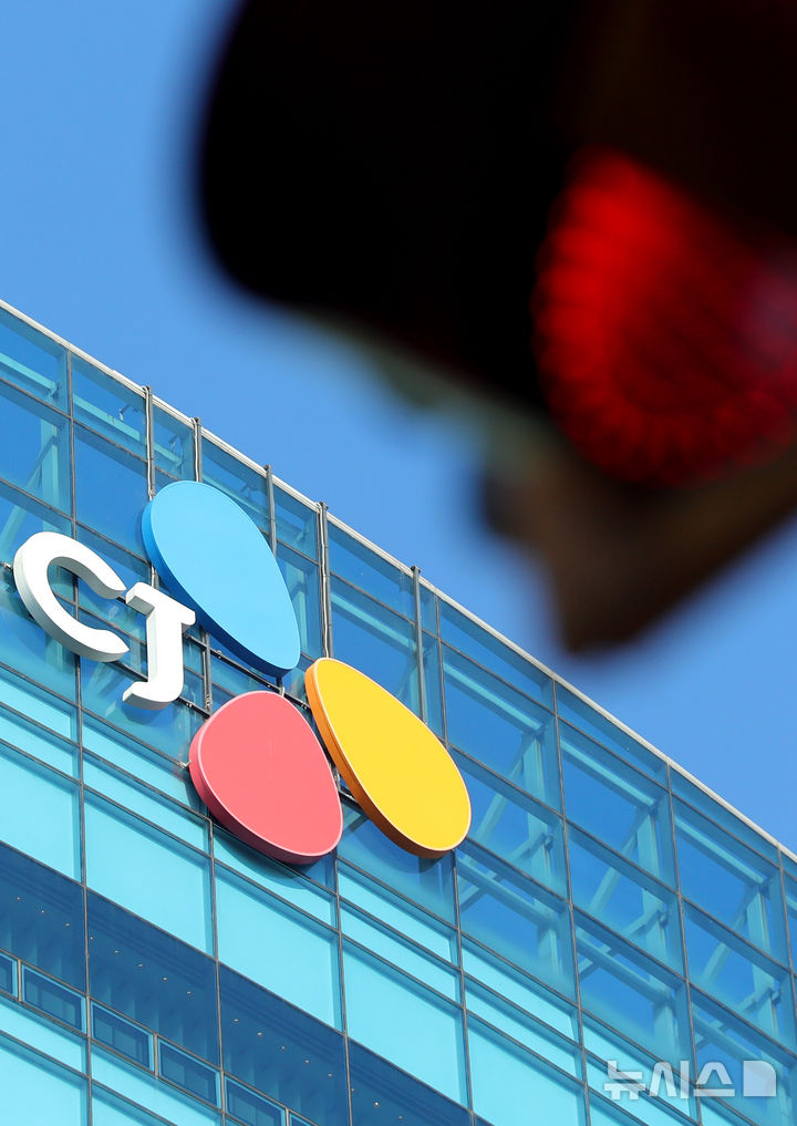 [서울=뉴시스] 김혜진 기자 = CJ제일제당과 대한제분 등 밀가루 가격 담합 의혹으로 인해 주요 제분업체들에 대한 압수수색이 진행중인 11일 서울 중구 CJ제일제당 본사 모습이 보이고 있다. 2025.12.11. jini@newsis.com