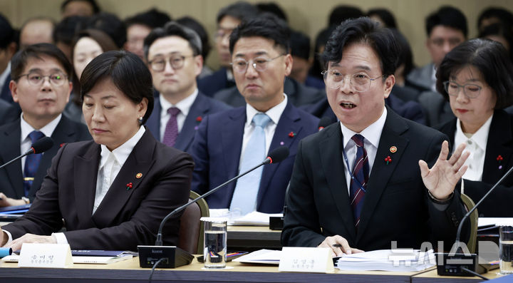 고용노동부 장관 업무보고 관련 사진