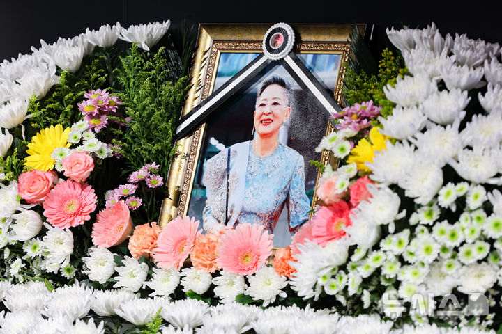 [서울=뉴시스] 황준선 기자 = 11일 오후 서울 중구 충무로 서울영화센터에 배우 고(故) 김지미 추모 공간이 마련돼 있다. 2025.12.11. hwang@newsis.com