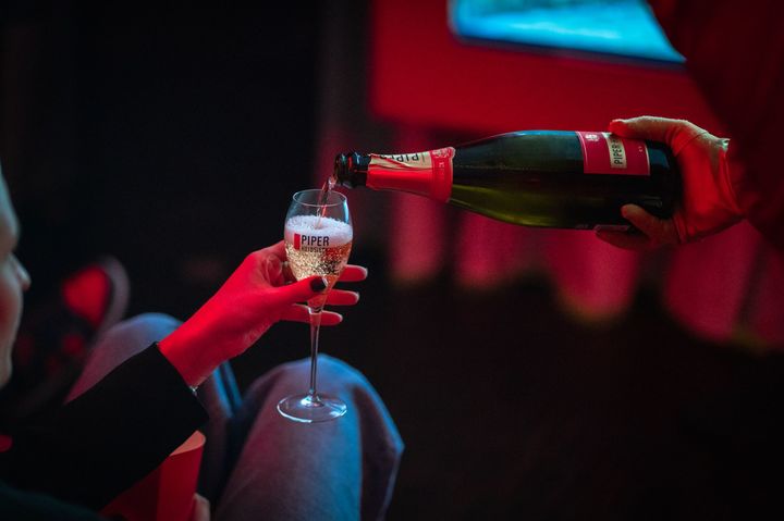 [서울=뉴시스] 파이퍼하이직이 1930년대 여러 영화에 등장하며 인지도를 높이다가, 마릴린 먼로의 한마디로 '왕실의 샴페인'에서 '할리우드의 샴페인'으로 거듭난다. (사진=야영FBC 제공) *재판매 및 DB 금지