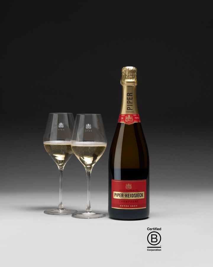 [서울=뉴시스] 파이퍼하이직은 병 자체로 하나의 액세서리이자 패션의 일부를 목표로 한다. (사진=아영FBC 제공) *재판매 및 DB 금지