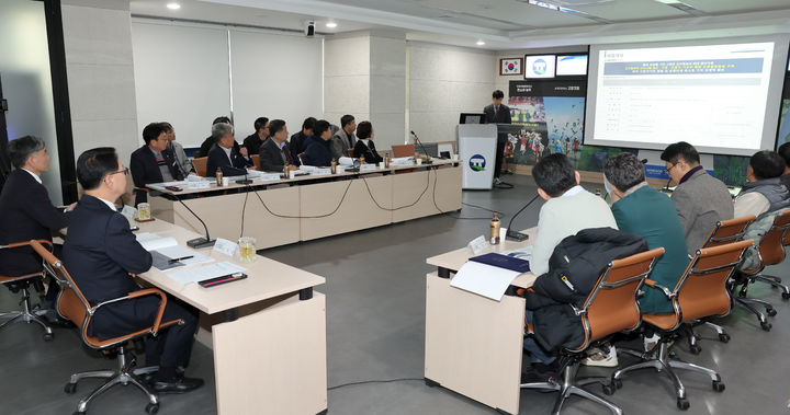 [고창=뉴시스] 지난 11일 고창군청에서 '사시사철 김치원료 공급단지 구축사업'의 단지 조성을 위한 건축 설계용역 착수보고회가 진행되고 있다. *재판매 및 DB 금지