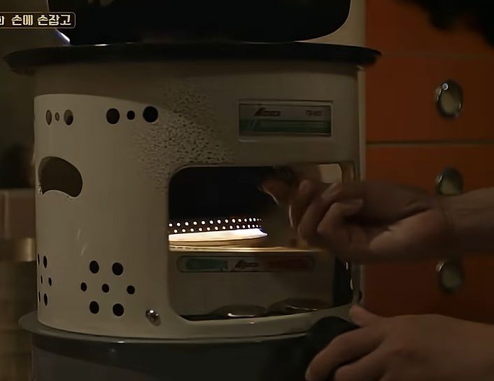 [서울=뉴시스]드라마' 응답하라 1988'에 등장한 곤로(사진=유튜브 캡처)2025.12.12 photo@newsis.com *재판매 및 DB 금지