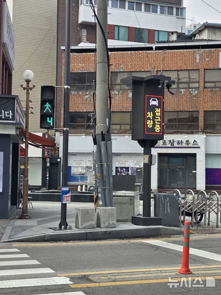 [의정부=뉴시스]'인공지능 기반 보행자 안전 스마트 횡단보도'.(사진=의정부시 제공)photo@newsis.com