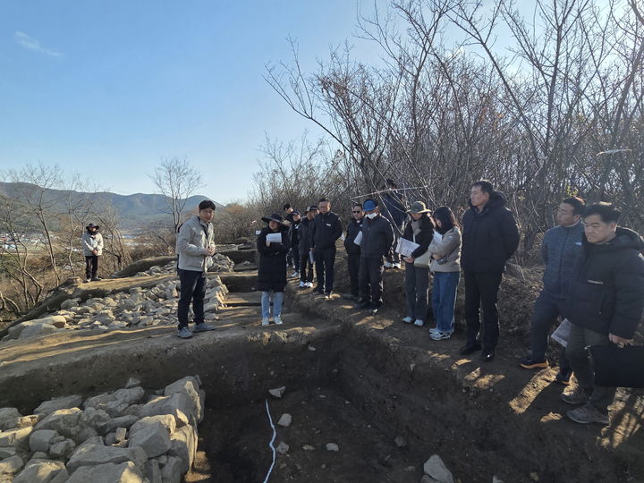 [합천=뉴시스] 합천군, 성산토성 학술자문회의 개최 및 현장공개 (사진=합천군 제공) 2025. 12. 12. photo@newsis.com *재판매 및 DB 금지