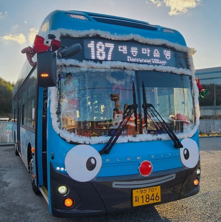 [뉴시스]9년간 운행해 온 187번 산타버스의 외관. (사진 = 온라인 커뮤니티 캡처) *재판매 및 DB 금지