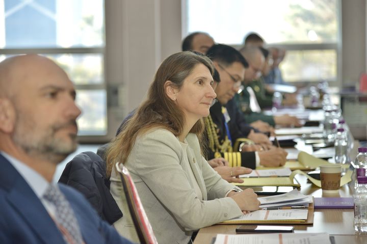 [논산=뉴시스]국방대학교는 10~12일 국방대 서울캠퍼스에서 KNDU 국제안보교육과정(KNDU Academy for International Security)을 진행했다. 국제안보교육과정 수업 모습. (사진=국방대 제공) 2025.12.12. photo@newsis.com  *재판매 및 DB 금지