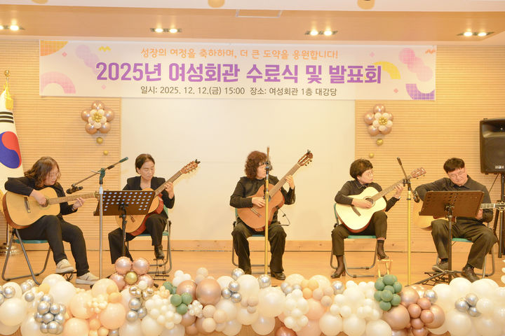 [횡성=뉴시스] 발표회를 하고 있다. (사진=횡성군 제공)2025.12.12.photo@newsis.com *재판매 및 DB 금지