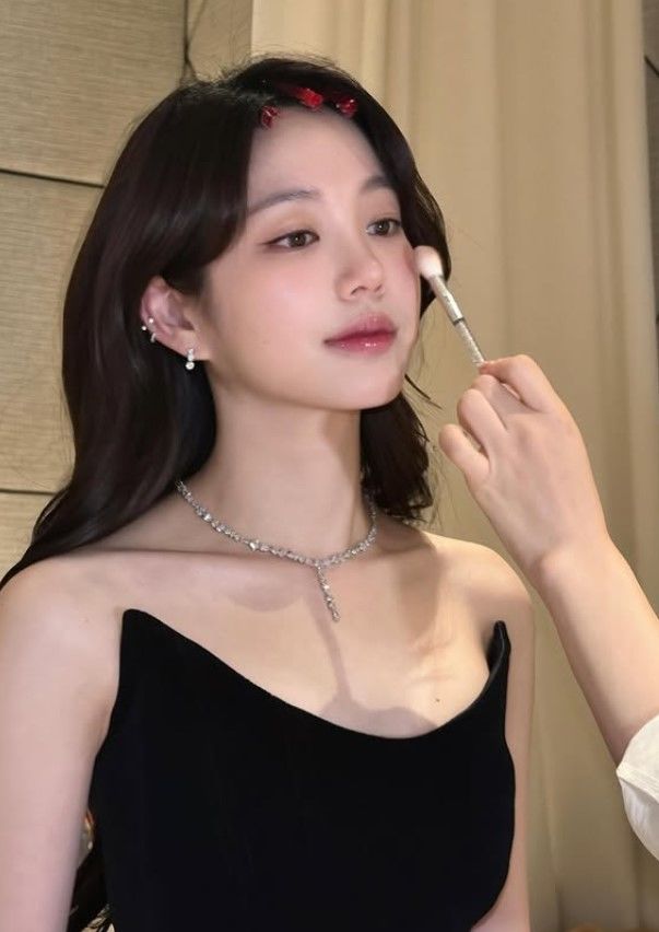 [서울=뉴시스] 이유비. (사진=이유비 인스타그램 캡처) 2025.12.12. photo@newsis.com *재판매 및 DB 금지