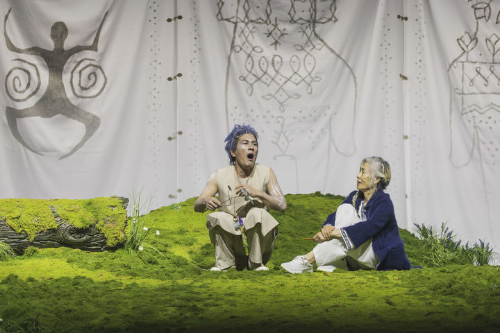 배우 예수정(오른쪽)이 국립극단 연극 '태풍'에 프로스페라로 출연하고 있다. (사진=국립극단 제공) *재판매 및 DB 금지