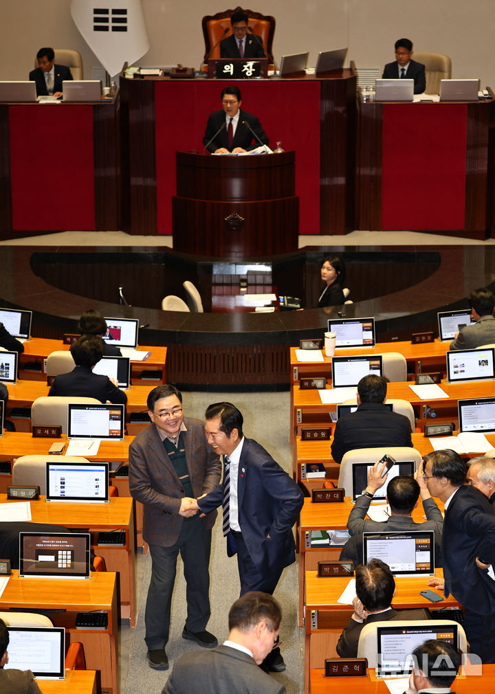 [서울=뉴시스] 김명년 기자 = 20일 오전 서울 여의도 국회 법제사법위원회에서 열린 서울중앙지방법원 등에 대한 국정감사에서 2025.10.20. kmn@newsis.com