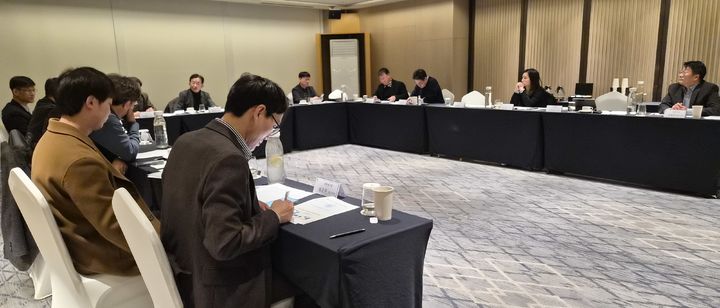 [안동=뉴시스] 지난 12일 대구메리어트호텔에서 '2025년 그린에너지 분권실현 포럼 제3차 분과회의' 가 열리고 있다. (사진=경북도 제공) 2025.12.14. photo@newsis.com *재판매 및 DB 금지