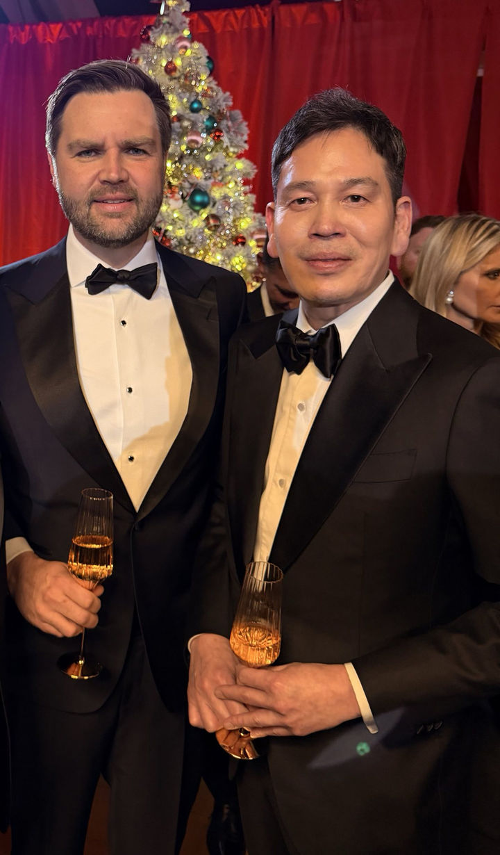 정용진 신세계그룹 회장(오른쪽)과 J.D. 밴스 미국 부통령.(사진=신세계그룹 제공) *재판매 및 DB 금지