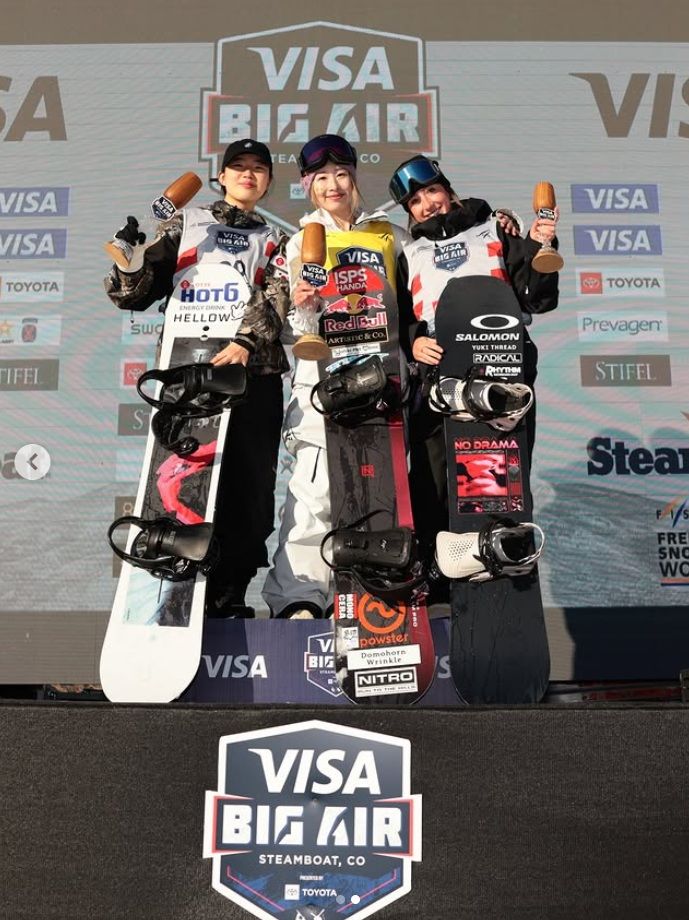 [서울=뉴시스]스노보드 유승은(왼쪽), 월드컵 여자 빅에어 은메달. (사진=FIS 소셜미디어 캡처) 2025.12.14. photo@newsis.com *재판매 및 DB 금지