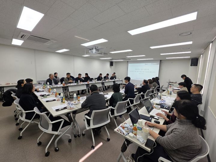 농림축산검역본부는 10일 경북 김천 소재 검역본부에서 '동물백신 연구 협의체' 2차 회의를 개최했다.(사진 : 농림축산식품부 제공) 2025.12.14. *재판매 및 DB 금지
