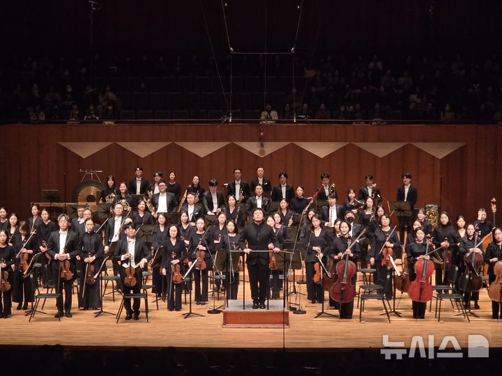 [서울=뉴시스] 조기용 기자 = 12일 서울 서초구 예술의전당에서 '경기필하모닉 마스터즈 시리즈 Ⅵ-비창'이 열렸다. 2025.12.14. excuseme@newsis.com