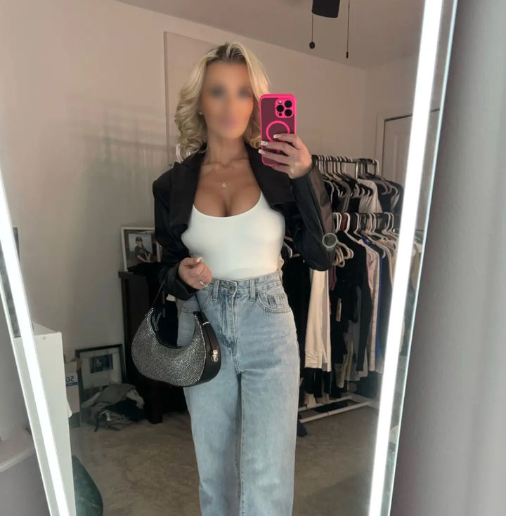 [뉴시스] 미국에서 '아들 바보' 콘셉트로 소셜미디어(SNS) 활동을 해온 리사 싱(41)이 10대 아들의 친구에게 부적절한 신체 접촉 등 성추행을 한 혐의로 체포됐다. 사진은 싱의 모습. (사진 = 페이스북 갈무리) 2025.12.14. *재판매 및 DB 금지