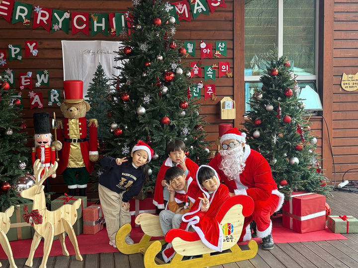 [진주=뉴시스]진주시, ‘산타가 미리 온 이유’ 축제 성료.(사진=진주시 제공).2025.12.14.photo@newsis.com *재판매 및 DB 금지