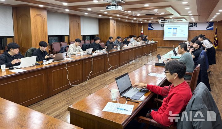 [포항=뉴시스] 송종욱 기자 = 포항상공회의소 ‘AI 실무 교육’. 2025.12.14. photo@newsis.com