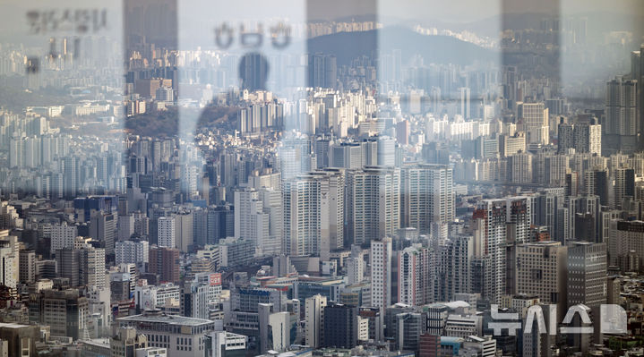 [서울=뉴시스] 김선웅 기자 = 사진은 14일 서울 시내 아파트 단지의 모습. 2025.12.14. mangusta@newsis.com