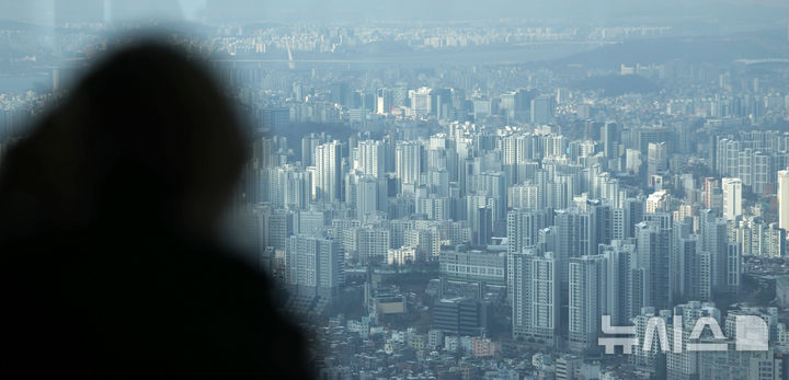 [서울=뉴시스] 김선웅 기자 = 서울 시내 아파트 단지의 모습. 2025.12.14. mangusta@newsis.com