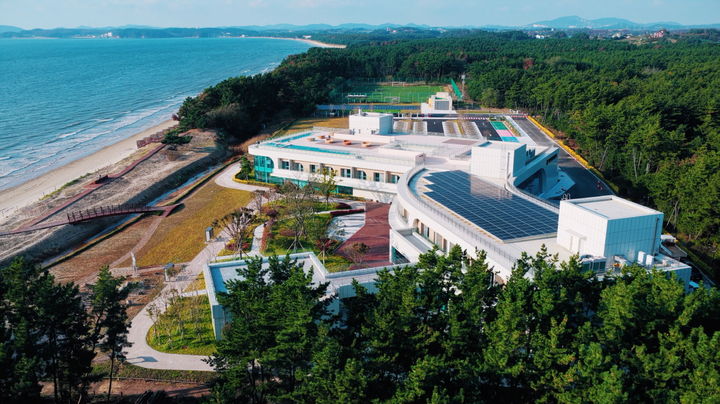 [태안=뉴시스] 국내 2번째 해양치유센터인 태안해양치유센터 전경. (사진=태안군 제공) 2025.12.15. photo@newsis.com *재판매 및 DB 금지