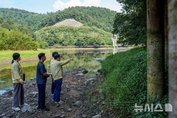 [증평=뉴시스] 충북 증평군 가뭄대비 저수지 현장 점검 (사진= 증평군 제공) photo@newsis.com *재판매 및 DB 금지