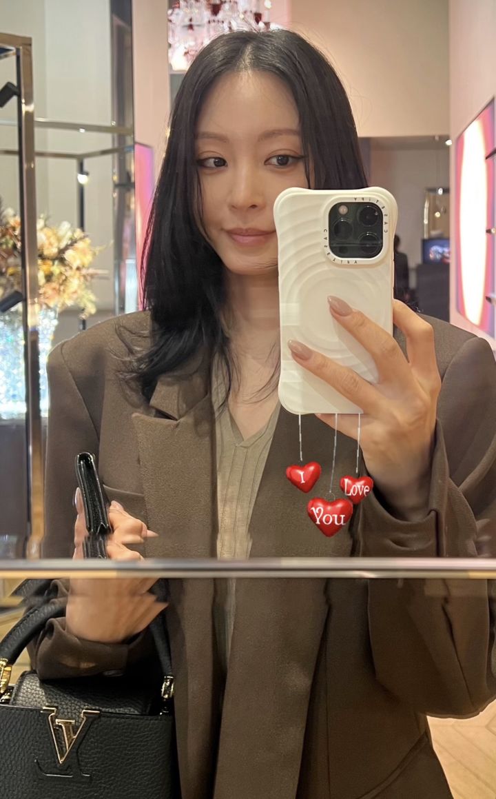 [서울=뉴시스] 배우 한예슬. (사진=한예슬 인스타그램 캡처) 2025.12.15. photo@newsis.com *재판매 및 DB 금지