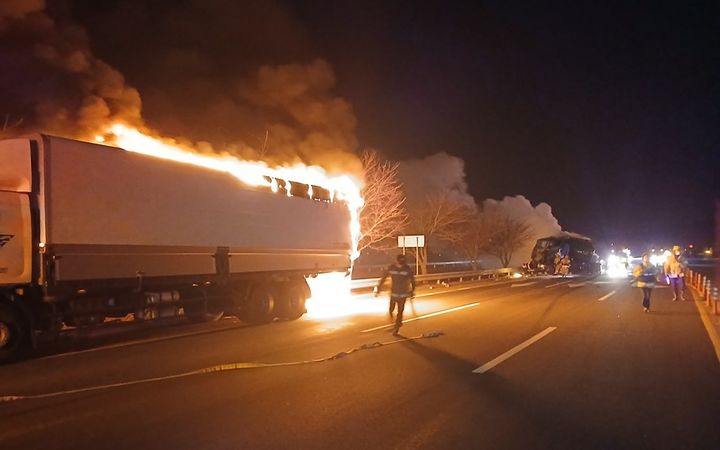 [칠곡=뉴시스] 차량 추돌사고. (사진=경북소방본부 제공) 2025.12.15 photo@newsis.com *재판매 및 DB 금지
